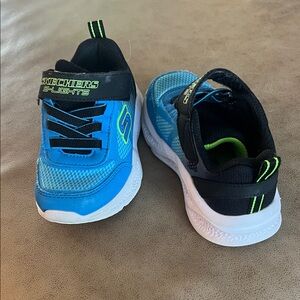 Skechers Kids' Blue and Black Sneakers that
Light-Up and have Velcro Straps